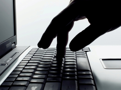 Συνελήφθη καθηγήτρια για πορνογραφία ανηλίκων