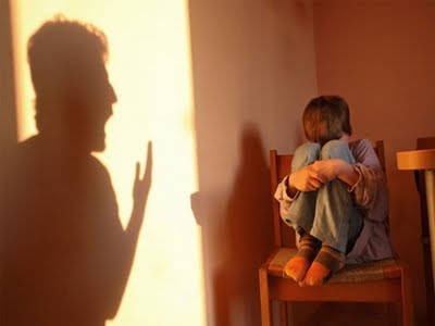 Η ανδρική επιθετικότητα, το αλκοόλ και η σχέση με τον πατέρα