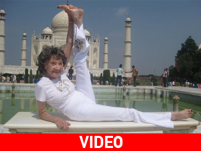 Δασκάλα γιόγκα ετών 93!