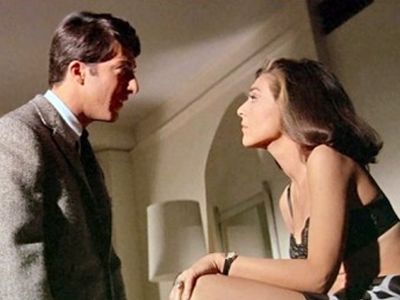 SEXUALITY:  Είναι φυσιολογικό να με ελκύουν μεγαλύτερες γυναίκες;