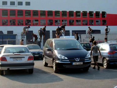 Πάτρα: Συλλήψεις παράνομων μεταναστών