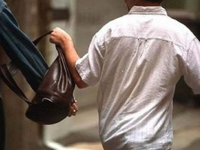 Λήστεψαν έγκυο σε υπαίθριο πάρκινγκ