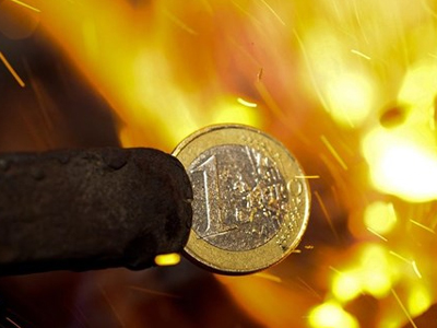 Αντιστράφηκε η καμπύλη αποδόσεων των ελληνικών ομολόγων