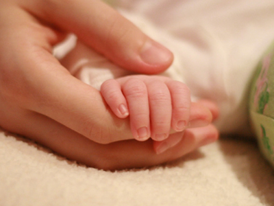 Πόσο επηρεάζουν οι οικονομικοί παράγοντες τη γονιμότητα;