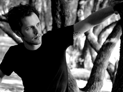 «After Sunset» με τον Leon στον κήπο του Μεγάρου