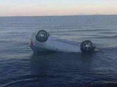 «Βουτιά» οχήματος στην Πάτρα