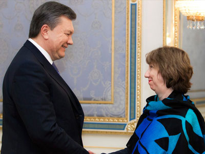 Κάθριν Άστον: «Ο Γιανουκόβιτς θα υπογράψει τη συμφωνία σύνδεσης με την ΕΕ»