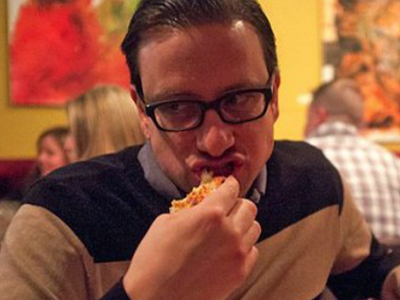 Τρέφεται τα τελευταία 25 χρόνια μόνο με πίτσα