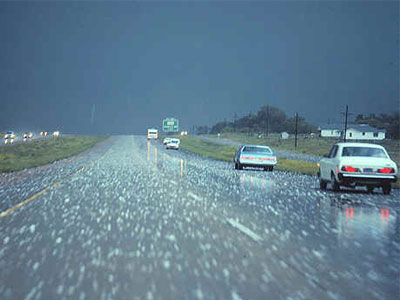 Καταιγίδες και χαλάζι σε πολλές περιοχές της Αττικής αυτή την ώρα