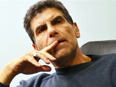 Γιάννης Μπέζος: «Επιτέθηκε» σε μια θαυμάστρια του