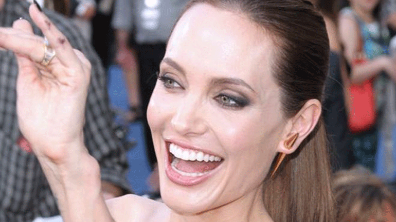 Angelina Jolie: Εκτός από τη μητέρα της, έχει χάσει πολλούς συγγενείς από καρκίνο!