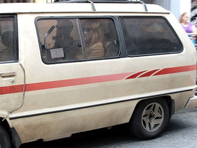 Σάντρα Μπούλοκ: Την τσάκωσαν με…μάσκα στο πρόσωπο! Τι συμβαίνει;