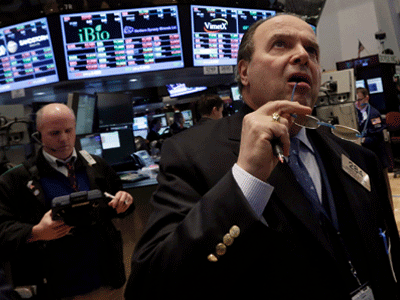 Έχασε 331 μονάδες ο Dow Jones