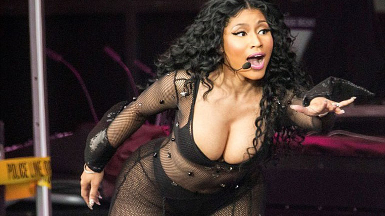 Nicki Minaj: Με see- through δικτυωτή φόρμα που τόνιζε τα πλούσια προσόντα της σε συναυλία!