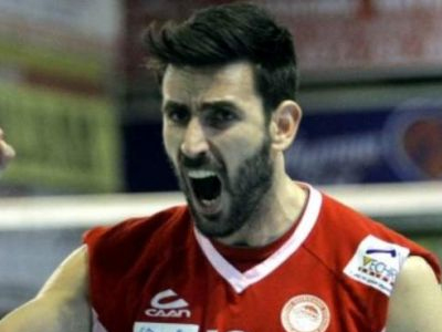 Βόλεϊ: Αποχώρησε από τον Ολυμπιακό ο Σμαραγδής