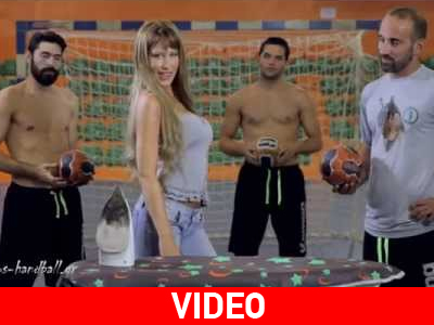 Η Πετρούλα παίζει… χάντμπολ!