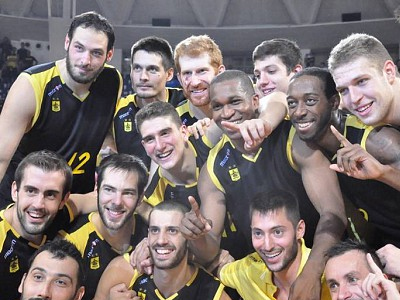 Με ηγέτη τον Βεζένκοφ ο Άρης, 78-70 τον Πανελευσινιακό