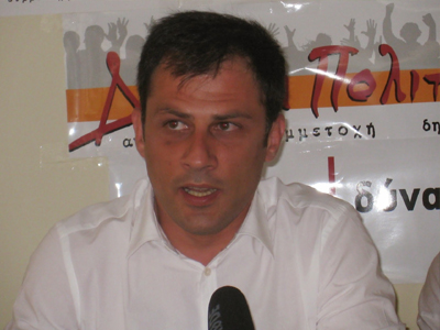 Συνθήματα κατά του Βασιλόπουλου στον αγιασμό των υδάτων