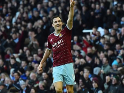 Άνετα η Γουέστ Χαμ, 3-0 την Χαλ