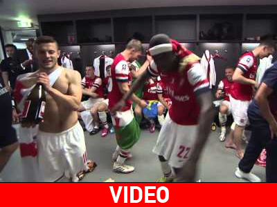 Πάρτι στα αποδυτήρια της Άρσεναλ!