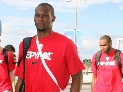 Παρέμειναν στον Ολυμπιακό Πέτγουεϊ και Σίμονς