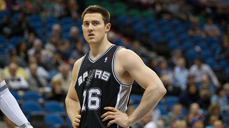 Στους Πίστονς ο Μπέινς