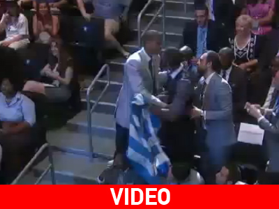 Κράτησε ψηλά τη σημαία