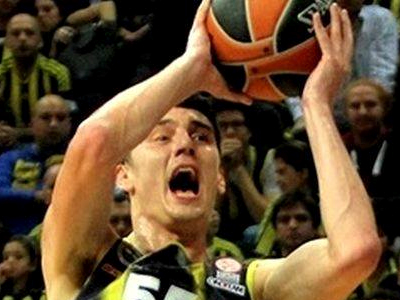 Μεγάλη νίκη η Φενέρ, 75-70 τη Μπαρτσελόνα