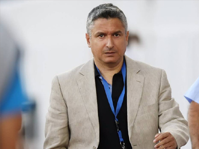 «Μακριά από άρματα και συμμαχίες»