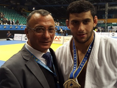 Μουστόπουλος: «Συγκινημένος και υπερήφανος στην ανάκρουση του εθνικού ύμνου»