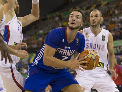 Στον πόντο η Γαλλία, 74-73 τη Σερβία!