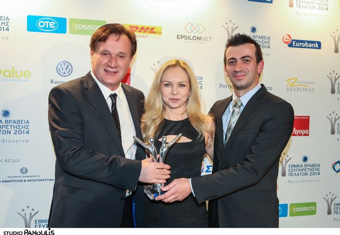 (αριστερά από τα δεξιά) Κωνσταντίνου Κώστας, Υποδιευθυντής Προϊοντικής Εκπαίδευσης Εξυπηρέτησης Πελατών Σταθερής & Κινητής, Raluca Radu, Call Center Manager-Samsung Hellas, Άρης Κιμουρτζάκης, Call Center Team Manager-Sykes