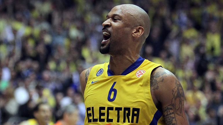 Συνεχίζει στην Μακάμπι ο Ντέβιν Σμιθ