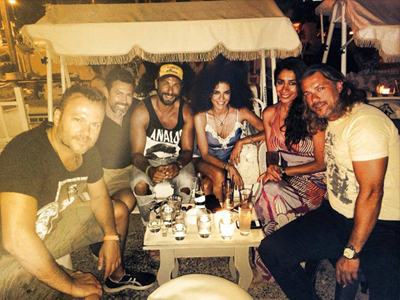 Σολωμού και Μαρινάκης διασκεδάζουν στη Σκιάθο