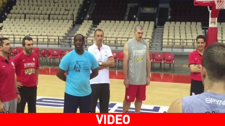 Ο Ντέιβιντ Ρίβερς μίλησε στους παίκτες του Ολυμπιακού