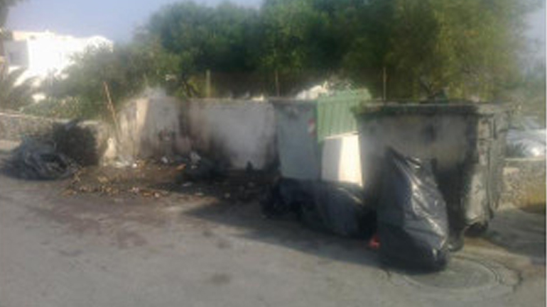 Σαντορίνη: Έκαψαν κάδους στην Οία