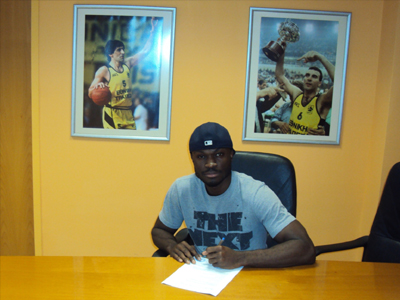 Άρης: Υπέγραψε ο Αντεγκμπόγιε