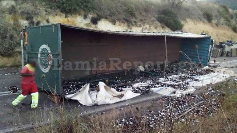 Ανατροπή νταλίκας στη Φθιώτιδα