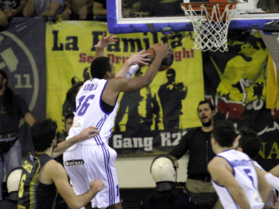 Σπουδαία νίκη για τα Τρίκαλα, 87-83 την ΑΕΚ