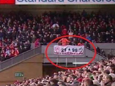 Πανό για την Θύρα 7 στο «Άνφιλντ»