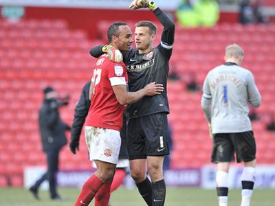 Ανακοίνωσε την παραχώρηση του Στιλ η Μπάρνσλεϊ