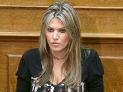 «Ιός» στα κομπιούτερ της βουλευτίνας