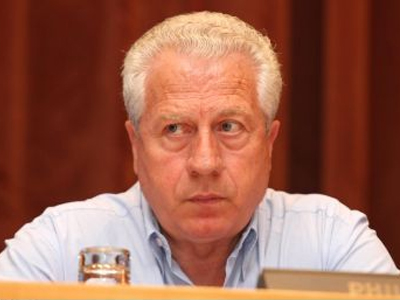 «Άδειασε» τον Κωνσταντινέα