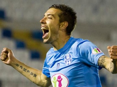 Διαφημίζει τη Super League ο Ντάρεν Άμπροουζ