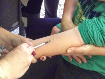 Εμβολιάζουν τα παιδιά στην Κασσάνδρα