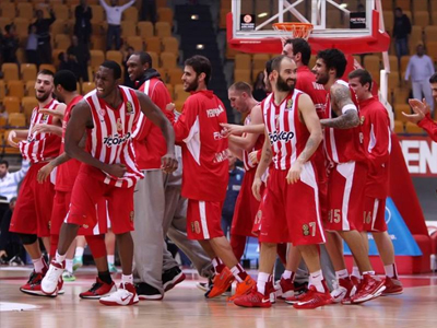 Υπερασπίζεται το θρόνο του!