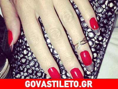 Ποια τραγουδίστρια έκανε αυτό το trendy μανικιούρ;