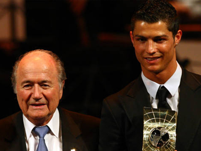 «Φάρσα η Χρυσή Μπάλα»