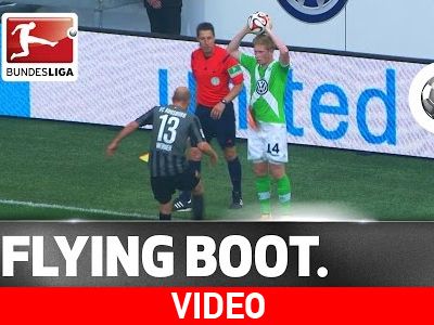 Του πέταξε… παπούτσι!