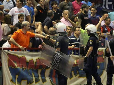 Καταγγέλλει την αστυνομία ο Πανιώνιος